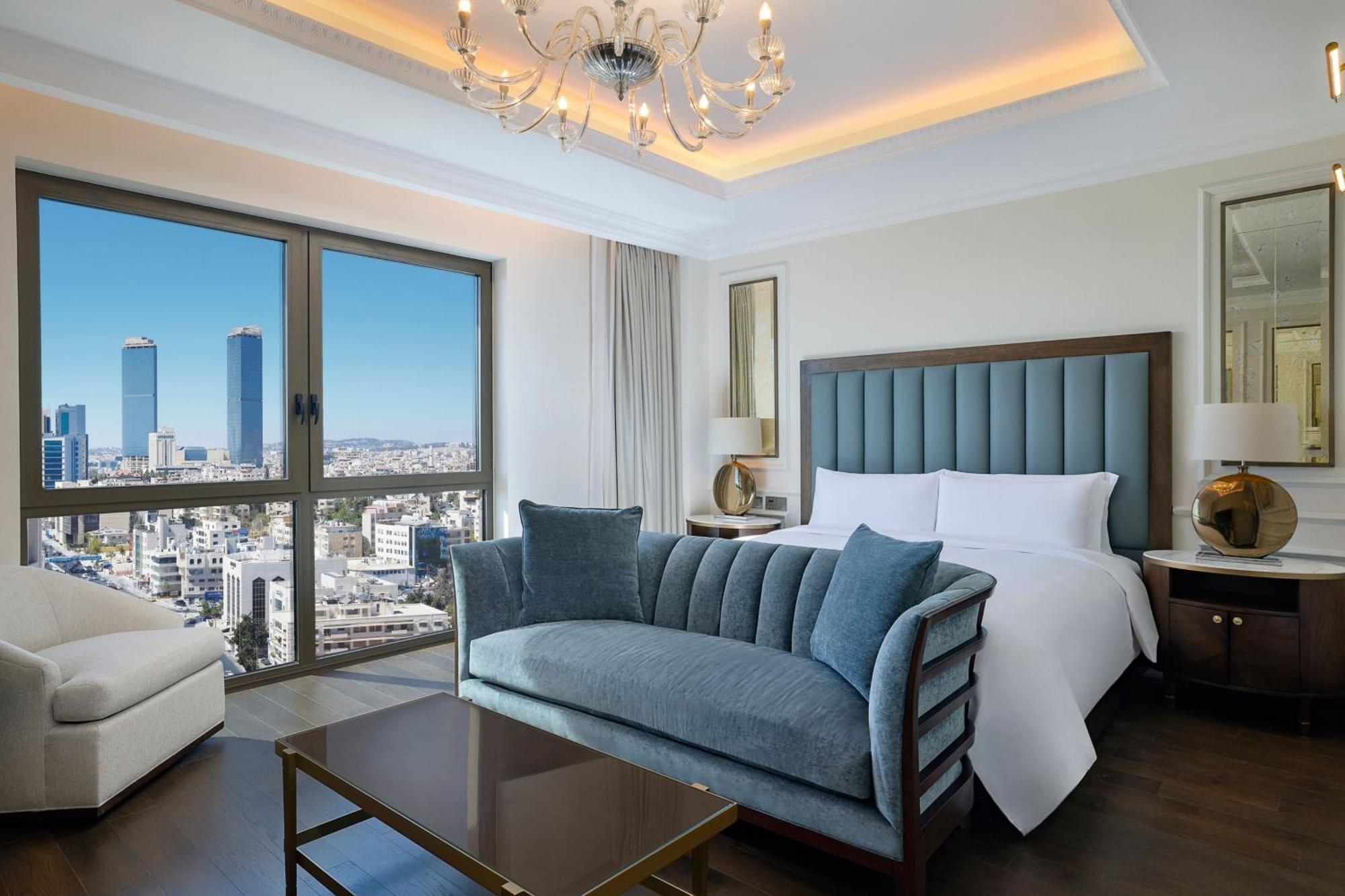 The Ritz-Carlton, Amman Ξενοδοχείο Εξωτερικό φωτογραφία A bedroom at the Four Seasons Hotel