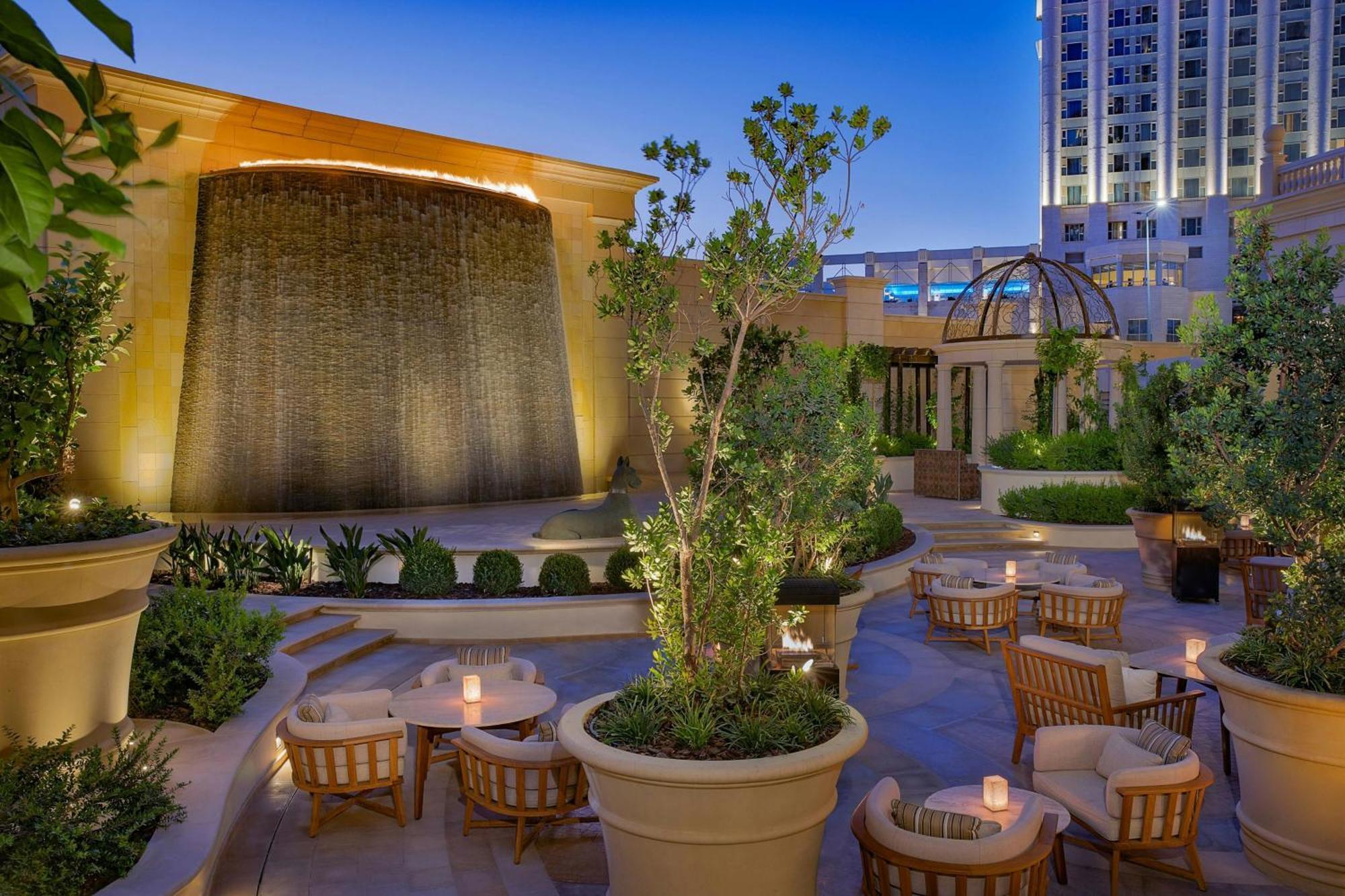 The Ritz-Carlton, Amman Ξενοδοχείο Εξωτερικό φωτογραφία The Waterfall at the Westin Dubai