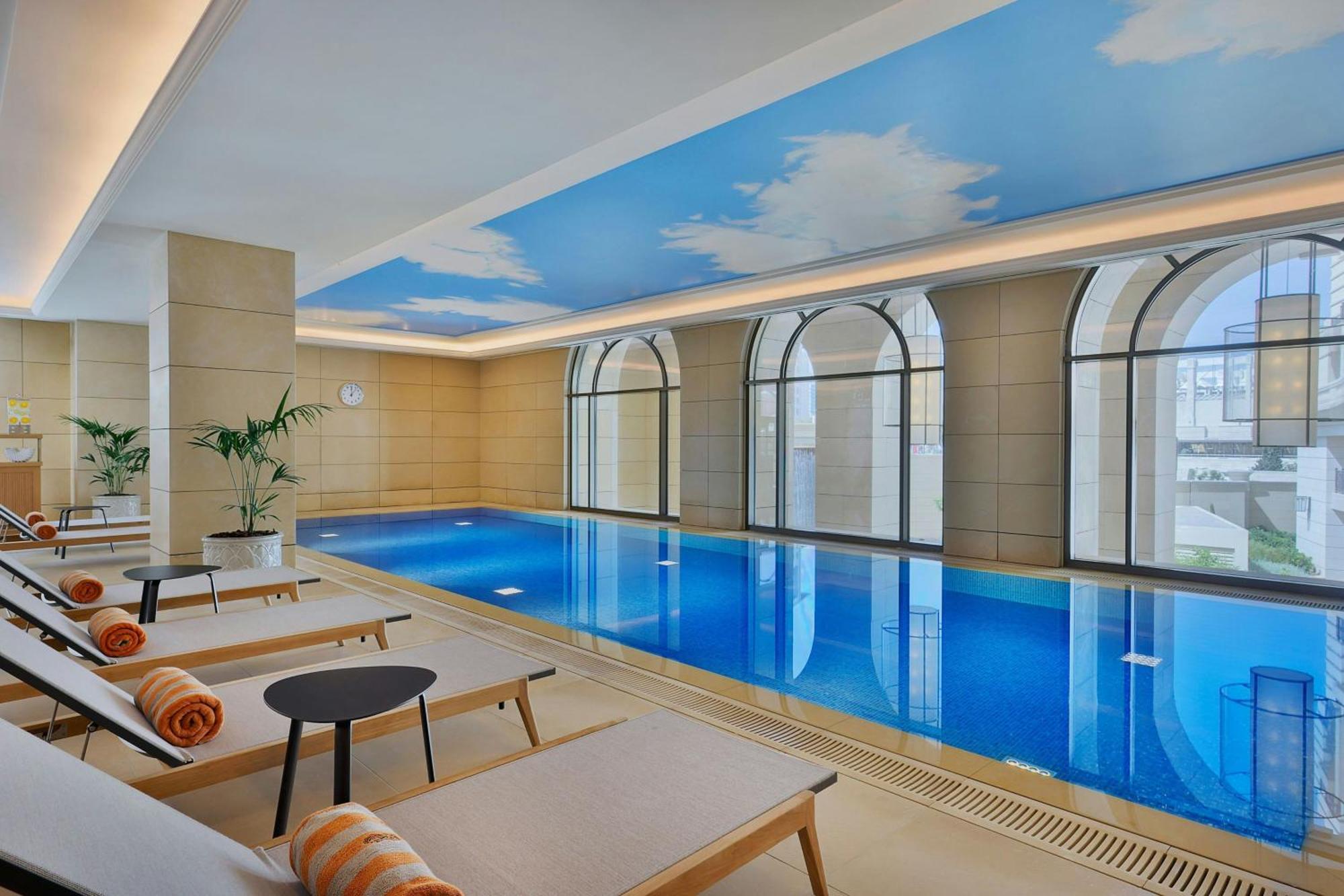 The Ritz-Carlton, Amman Ξενοδοχείο Εξωτερικό φωτογραφία The pool at the hotel