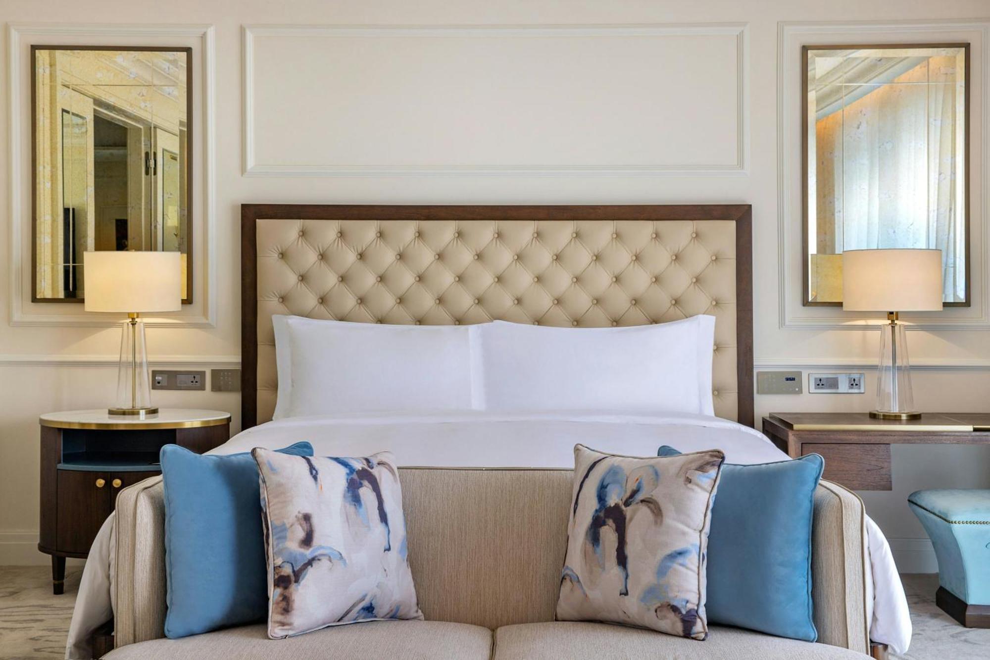 The Ritz-Carlton, Amman Ξενοδοχείο Εξωτερικό φωτογραφία A bedroom at the hotel