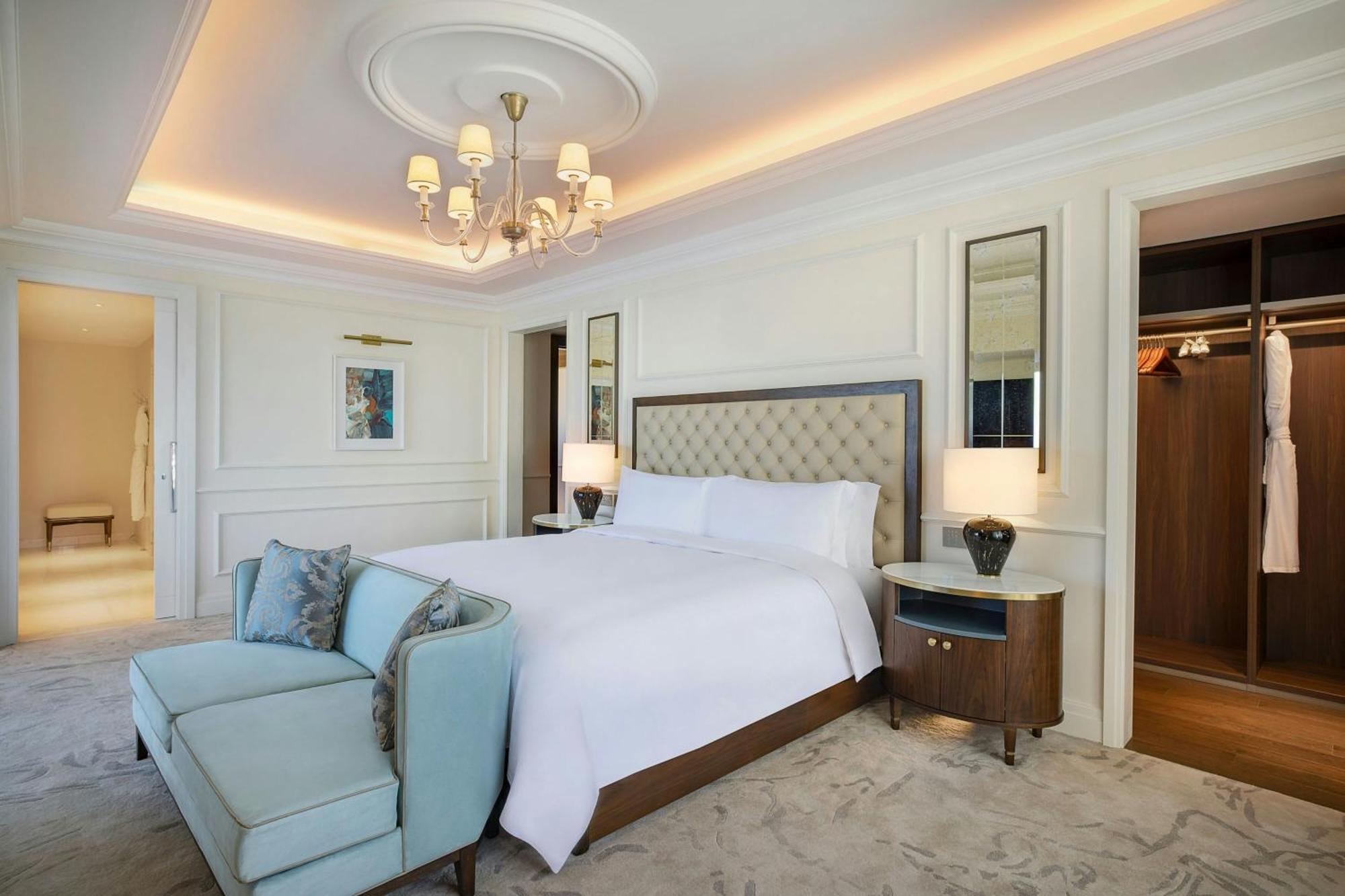 The Ritz-Carlton, Amman Ξενοδοχείο Εξωτερικό φωτογραφία A bedroom at the hotel