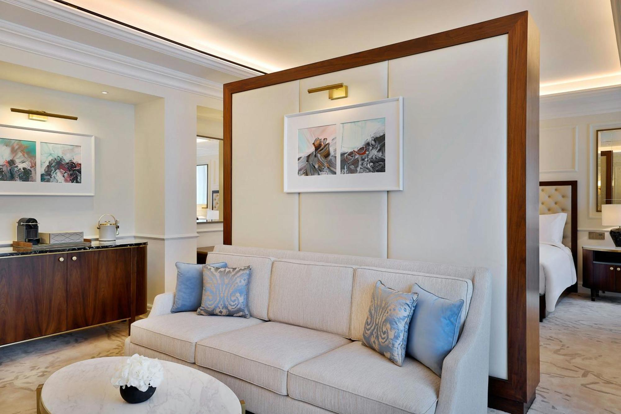 The Ritz-Carlton, Amman Ξενοδοχείο Εξωτερικό φωτογραφία A suite at the hotel