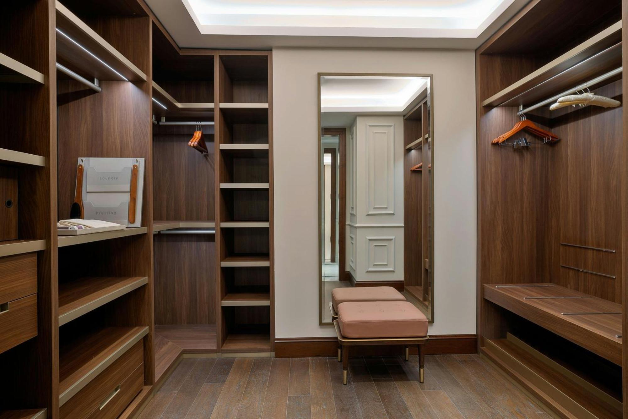 The Ritz-Carlton, Amman Ξενοδοχείο Εξωτερικό φωτογραφία A walk-in closet