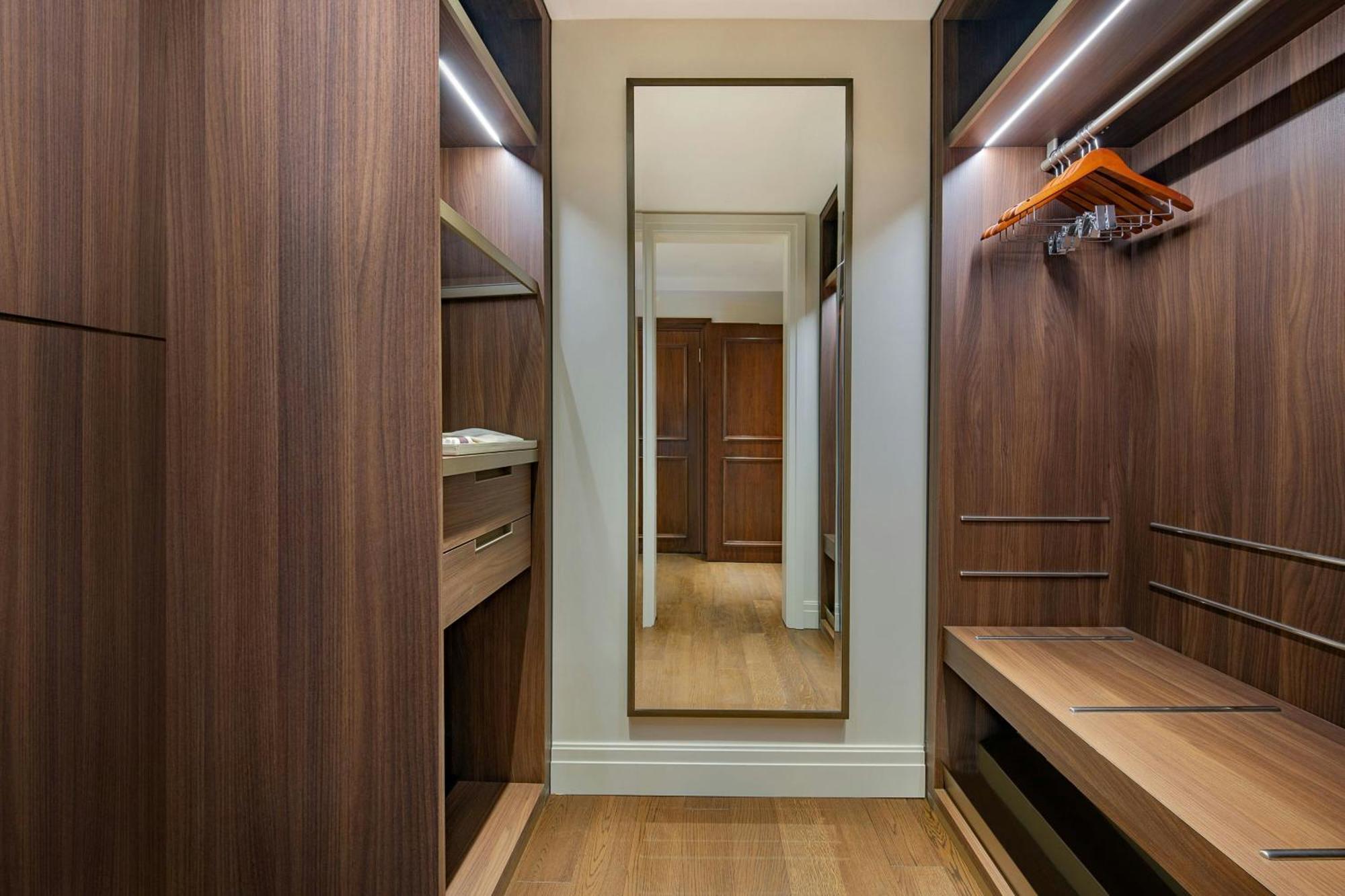 The Ritz-Carlton, Amman Ξενοδοχείο Εξωτερικό φωτογραφία A walk-in closet