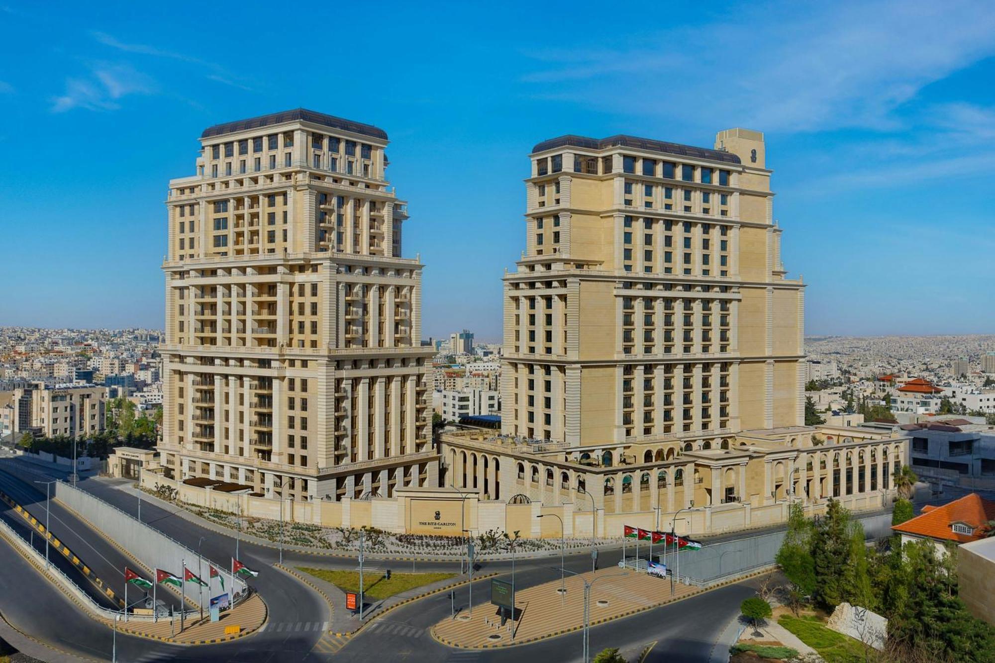 The Ritz-Carlton, Amman Ξενοδοχείο Εξωτερικό φωτογραφία Residential complex in Amman